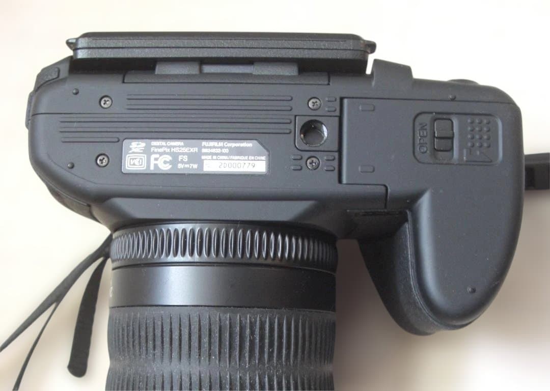 Fujifilm FinePix HS25 デジタル一眼レフ