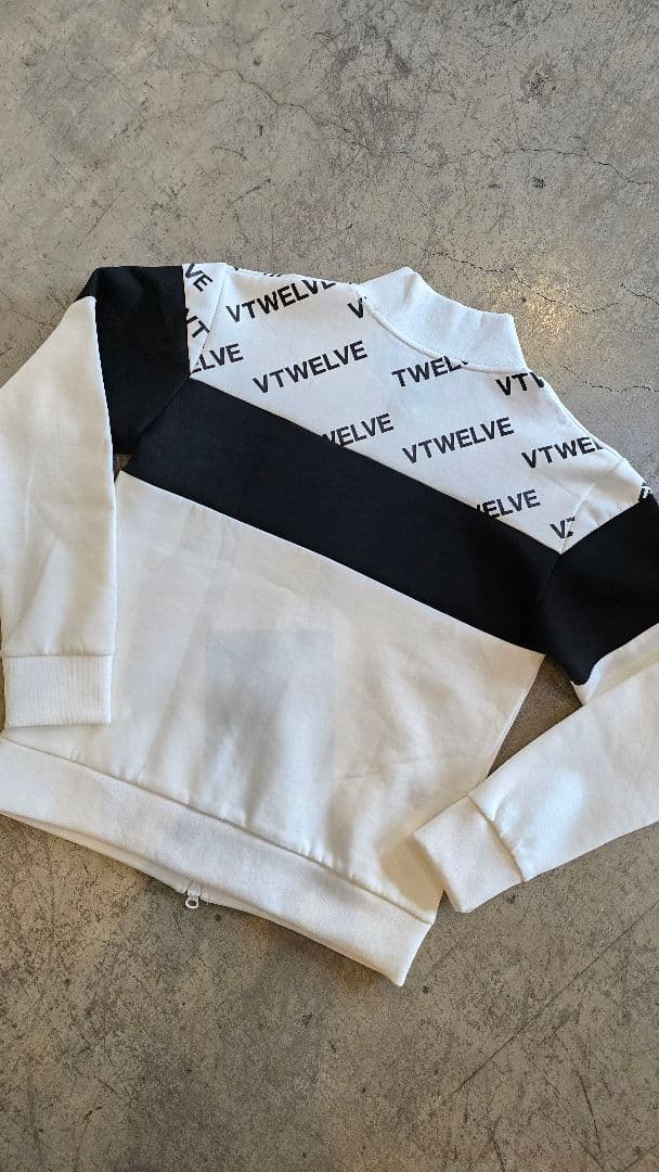 V12 トラックジャケット　パーカー新品