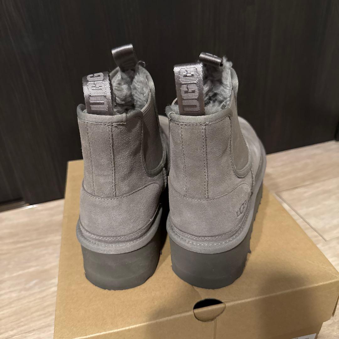 UGG グレー ニューメルプラットチェルシーブーツ