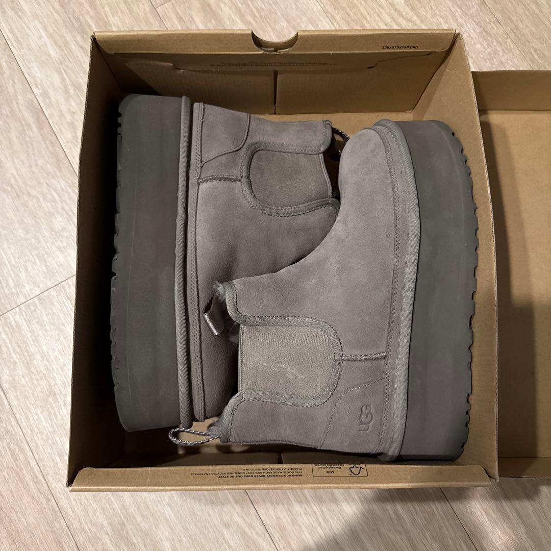 UGG グレー ニューメルプラットチェルシーブーツ