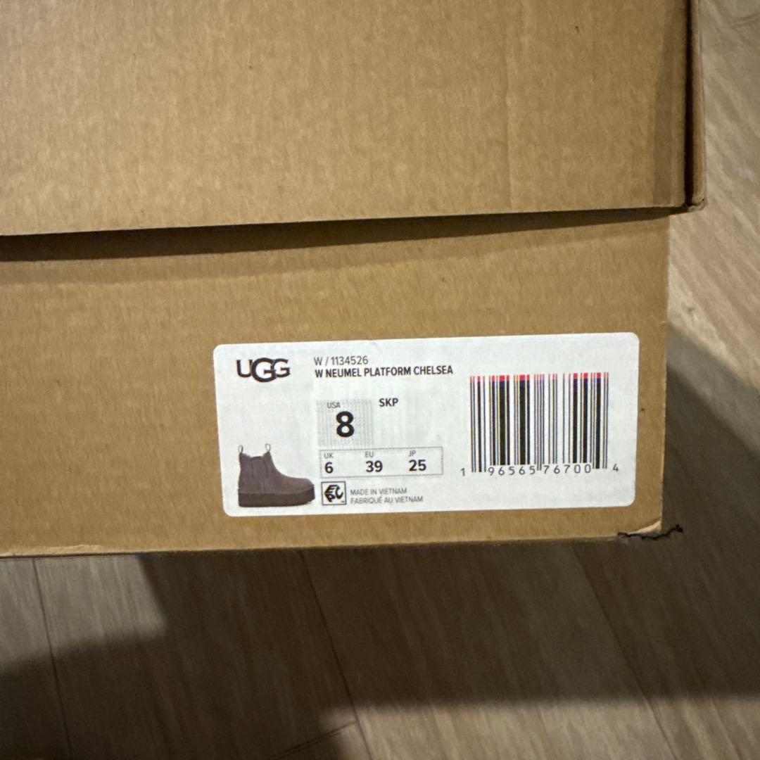 UGG グレー ニューメルプラットチェルシーブーツ