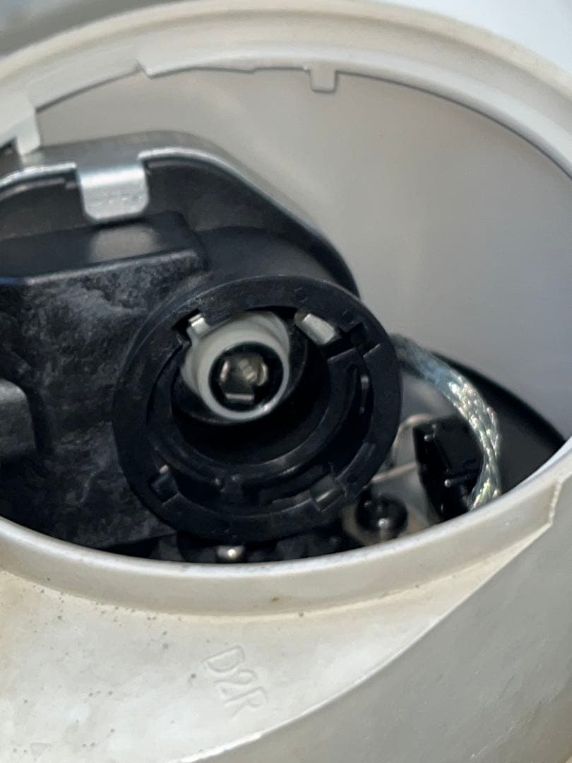 V*P様 中古 いすゞ純正 左 ヘッドライト KOITO 110-21872 2