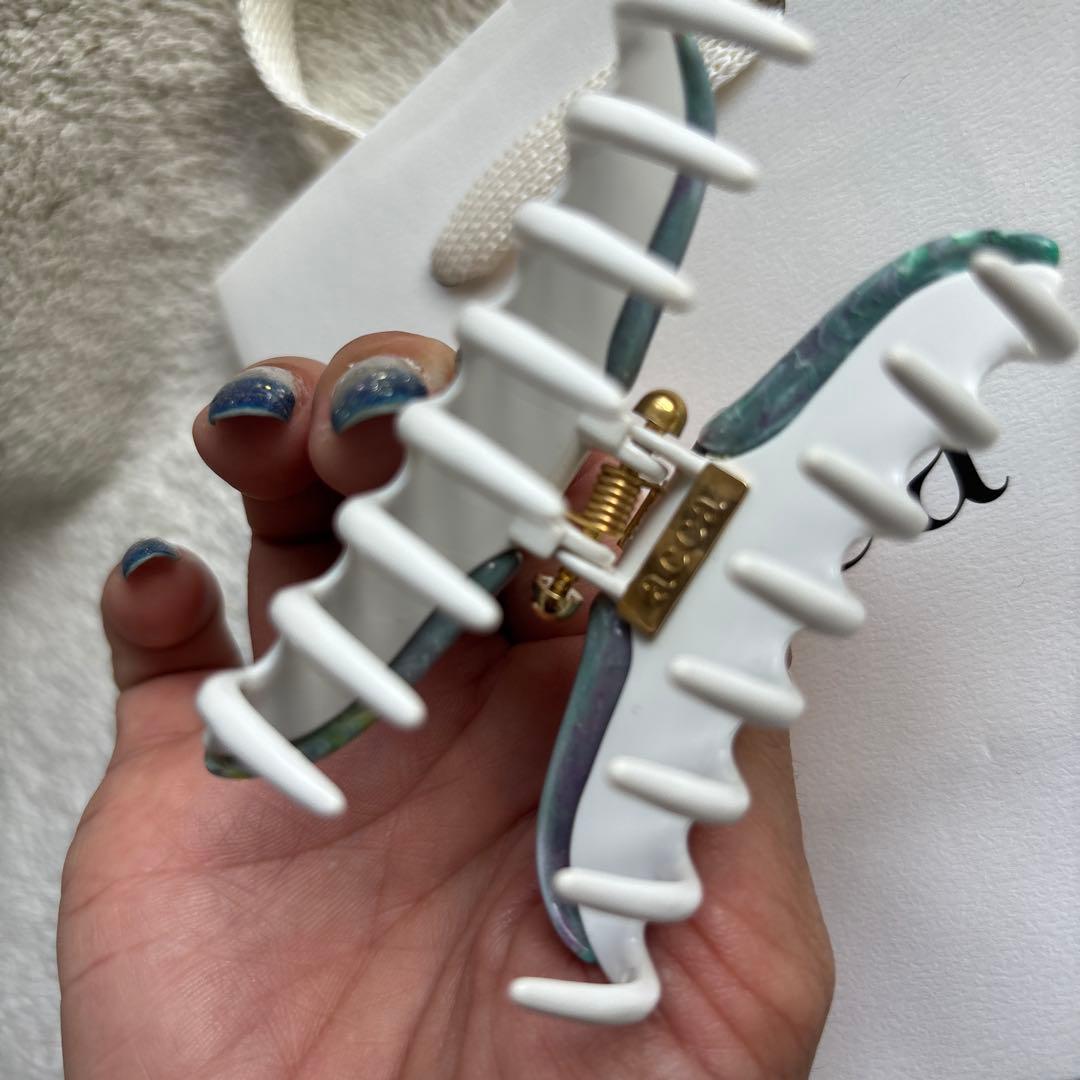 アッカ　accaエメラルドグリーンのマーブルと白　美品Mサイズ