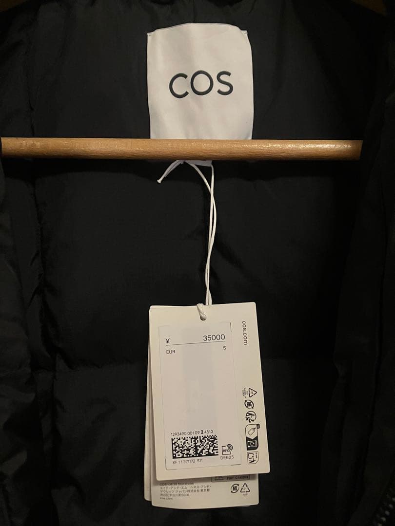COS パデッドファンネルネックダウンジャケット