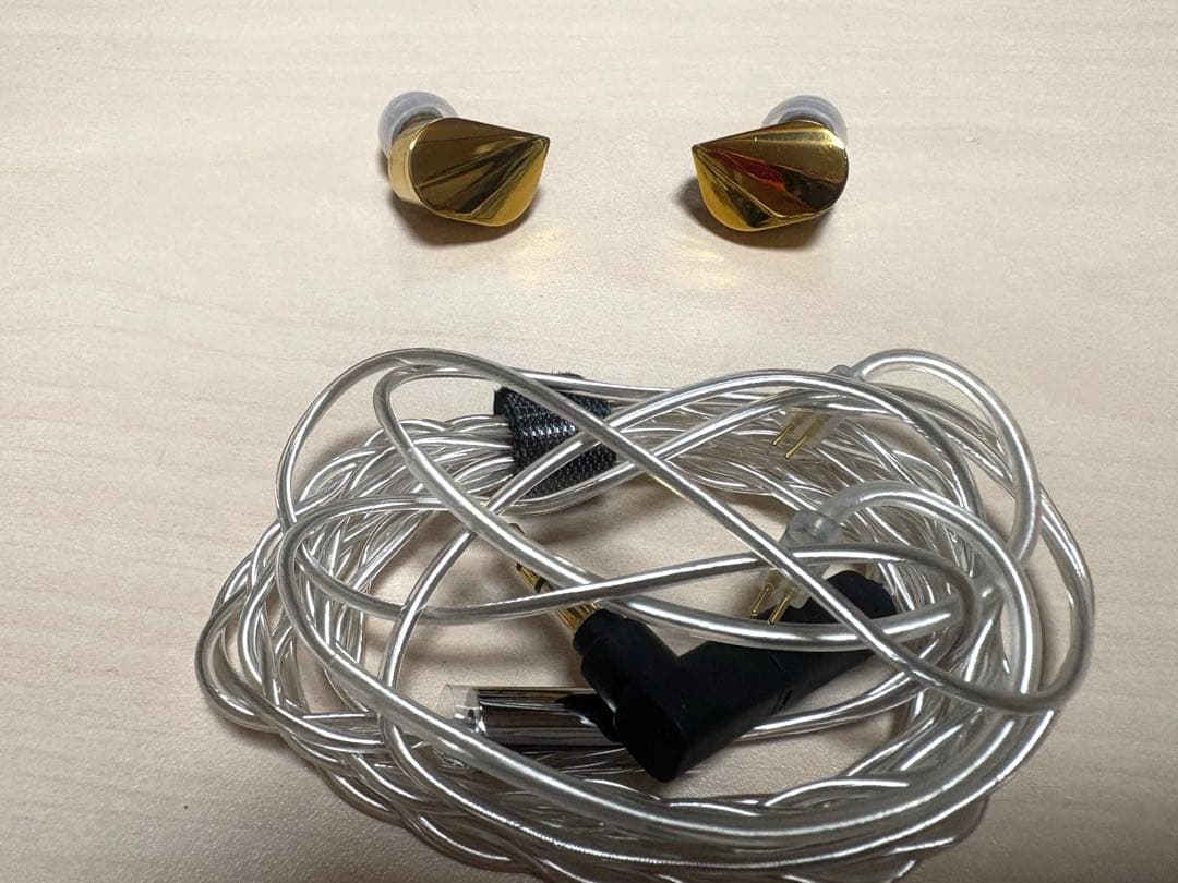 水月雨MOONDROP ILLUMINATION-光、Little White