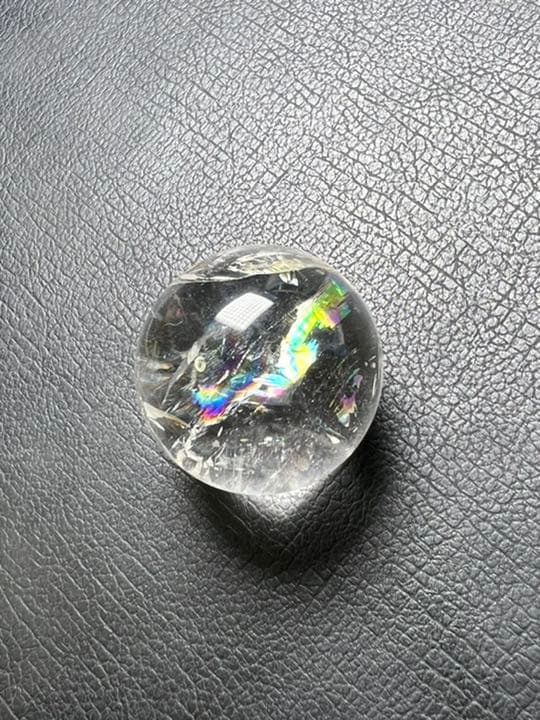 0725100  レインボーアイリスクォーツ　30ミリ　台座付き