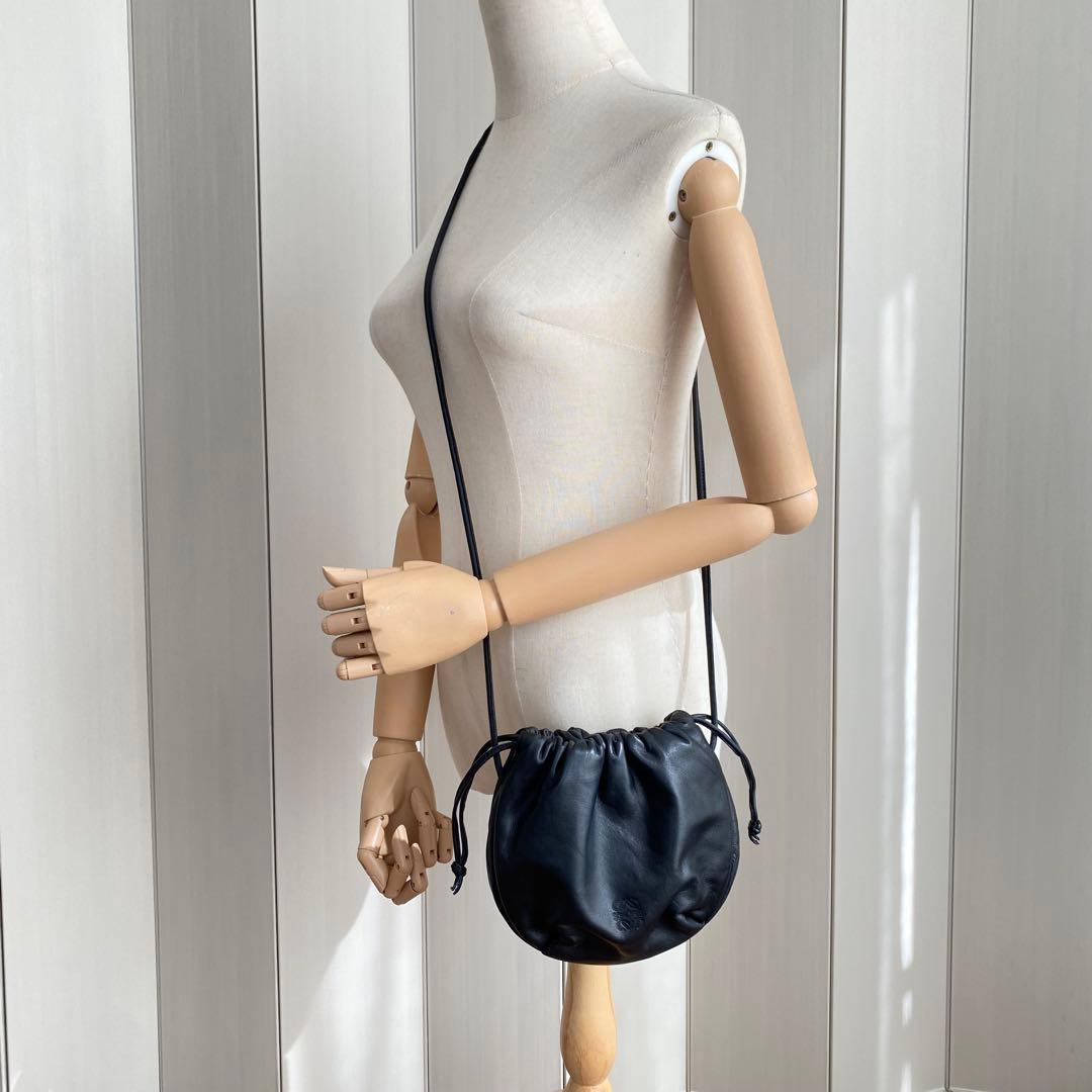 【美品】ロエベ 巾着ショルダーバッグ ブラック ナッパレザー アナグラム