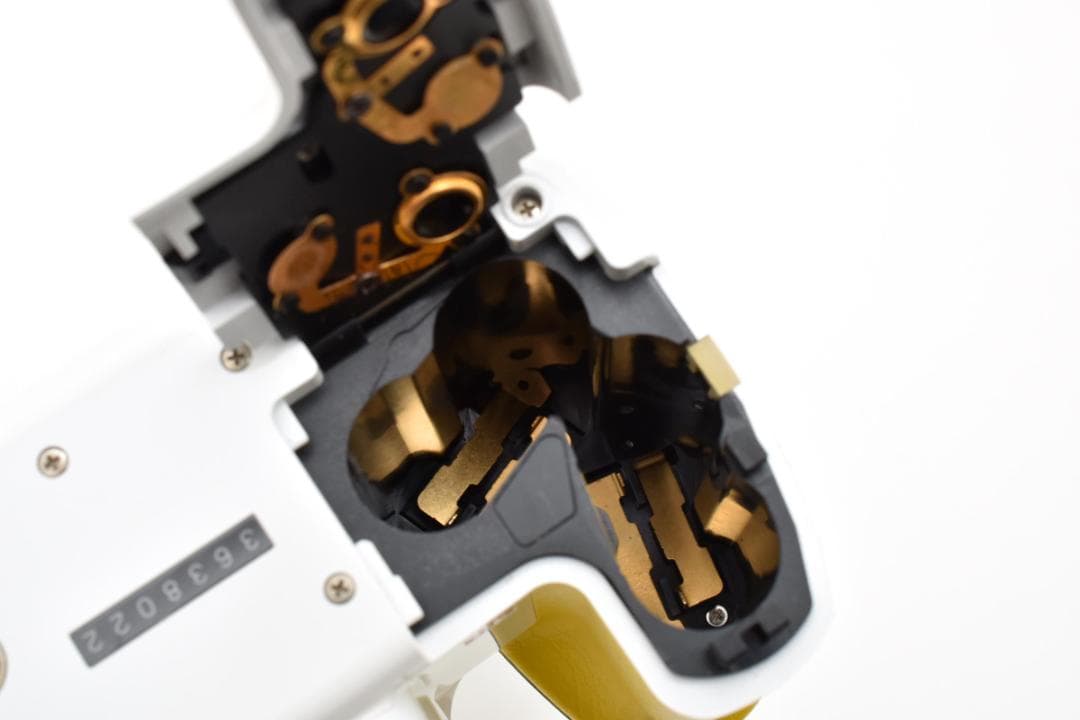 ペンタックスK-X 黄白レンズキット 希少カラー #AH018/KKAF023