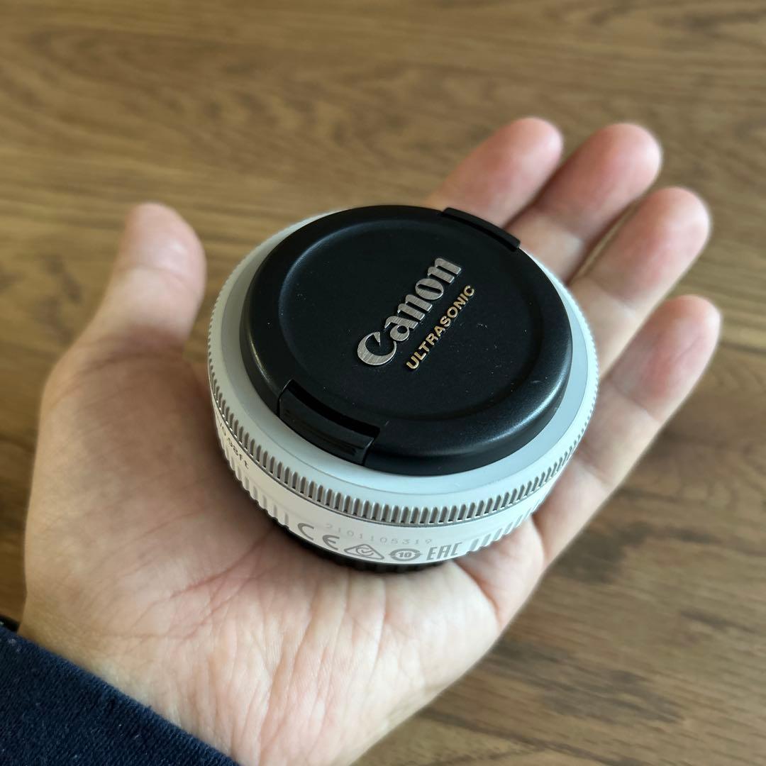 Canon EF 40mm f/2.8 STM レンズ　ホワイト