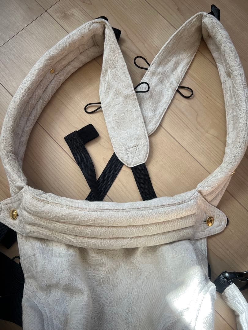 美品！artipoppe アーティポッペ 抱っこ紐