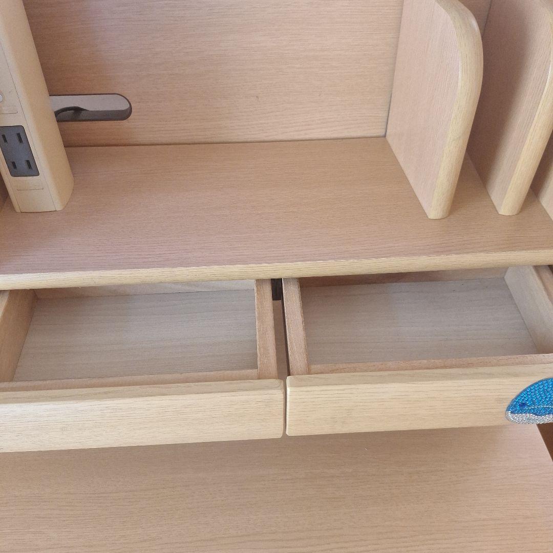 ナチュラルデザインの学習机 　　　　椅子なし