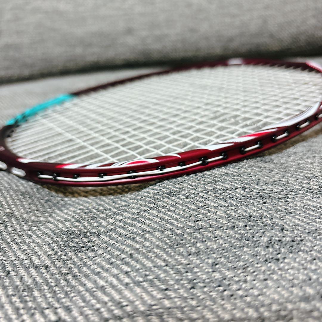 バドミントン　ラケット　 アストロクス 100ZZ クレナイ　4UG5 希少品