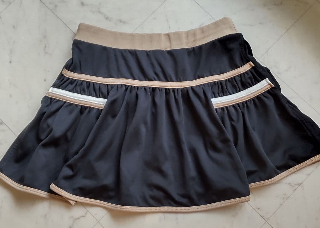 FILA フレアスカート 黒・ベージュ