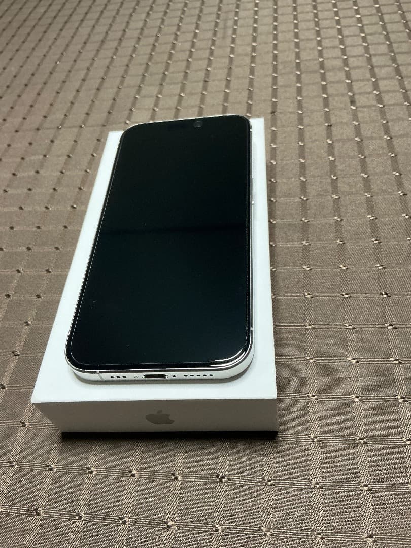 romiu！iPhone 15 Pro ホワイトチタニウム