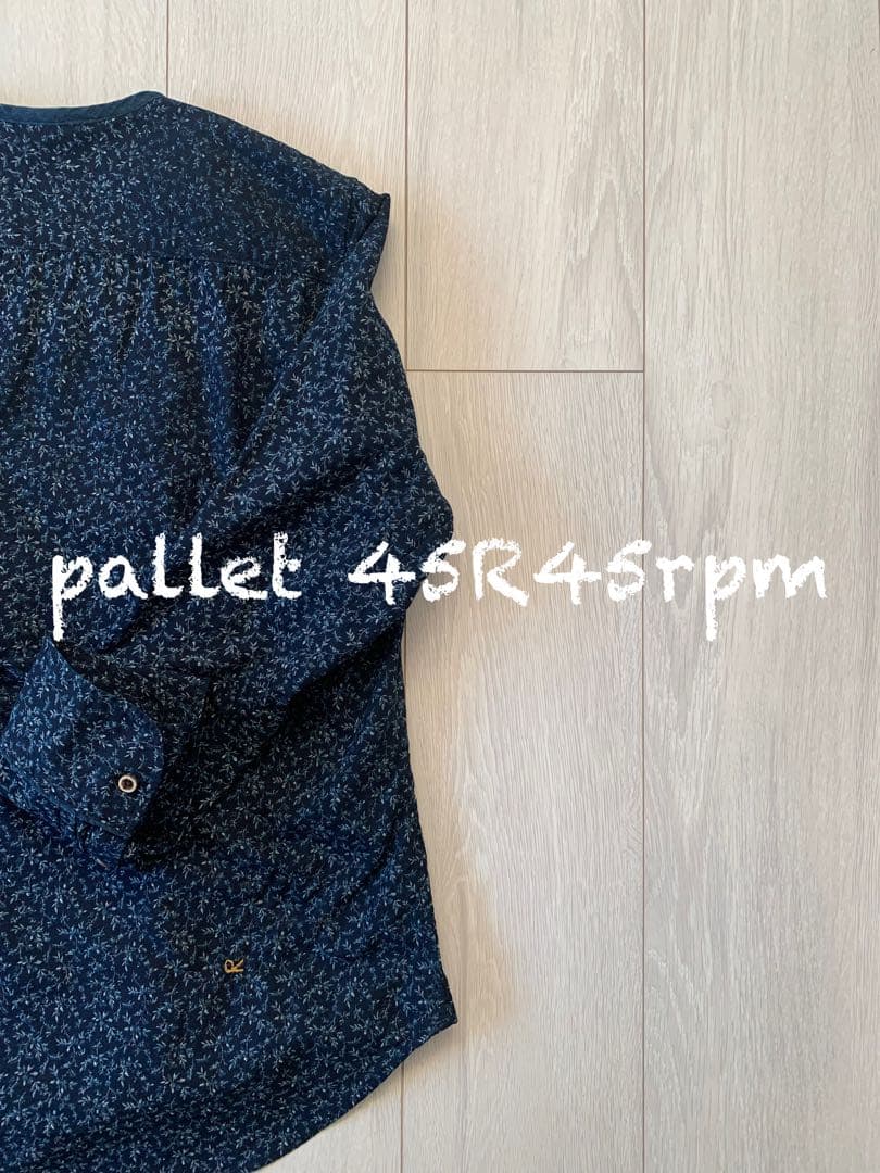 45R45rpm ツタフラワープリントのフリルブラウス(インディゴ)