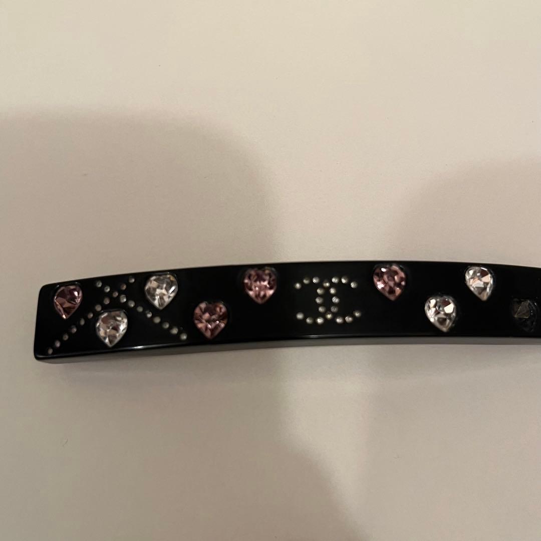 本日限定価格　CHANEL シャネル　ハート型ストーン付き黒バレッタ廃盤