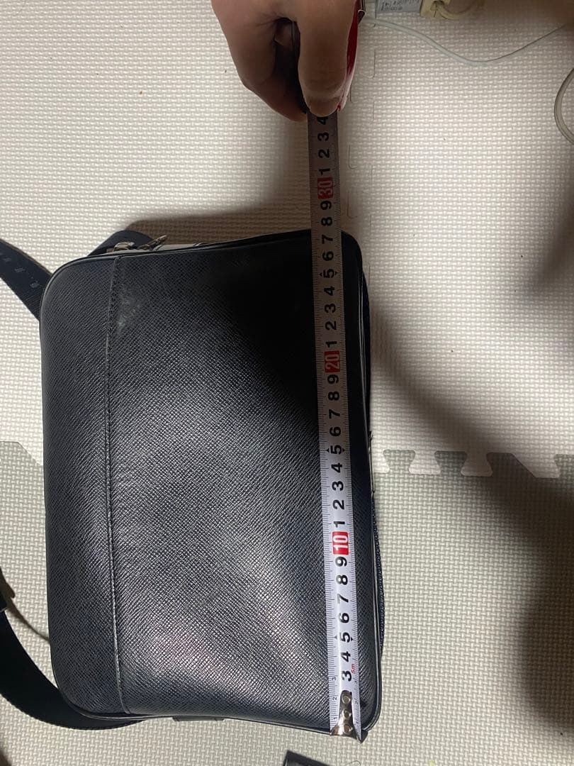 Louis Vuitton ブラックレザーショルダーバッグ