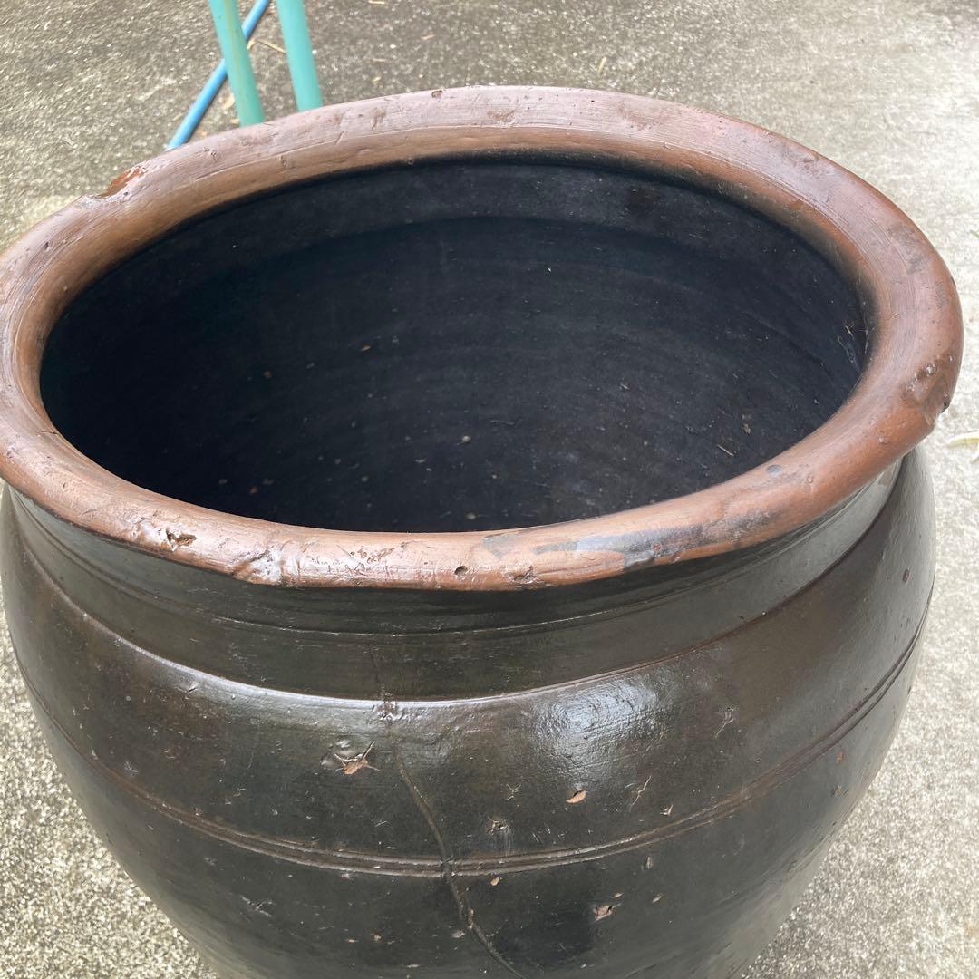 味わい深い 古い 大きな 陶器の甕 (かめ) 壺植木鉢 メダカの水鉢60センチ。