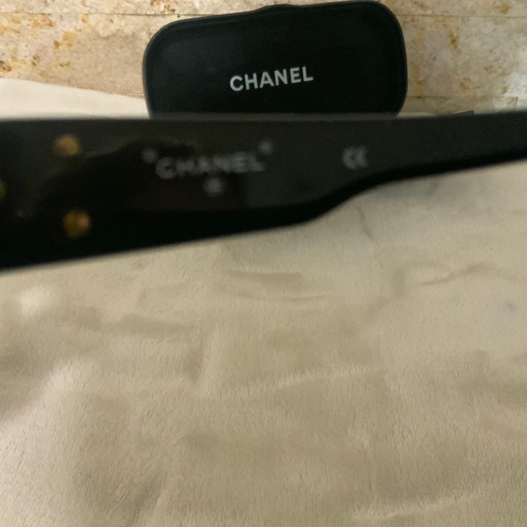 CHANEL ブラック サングラス 専用ケース付き