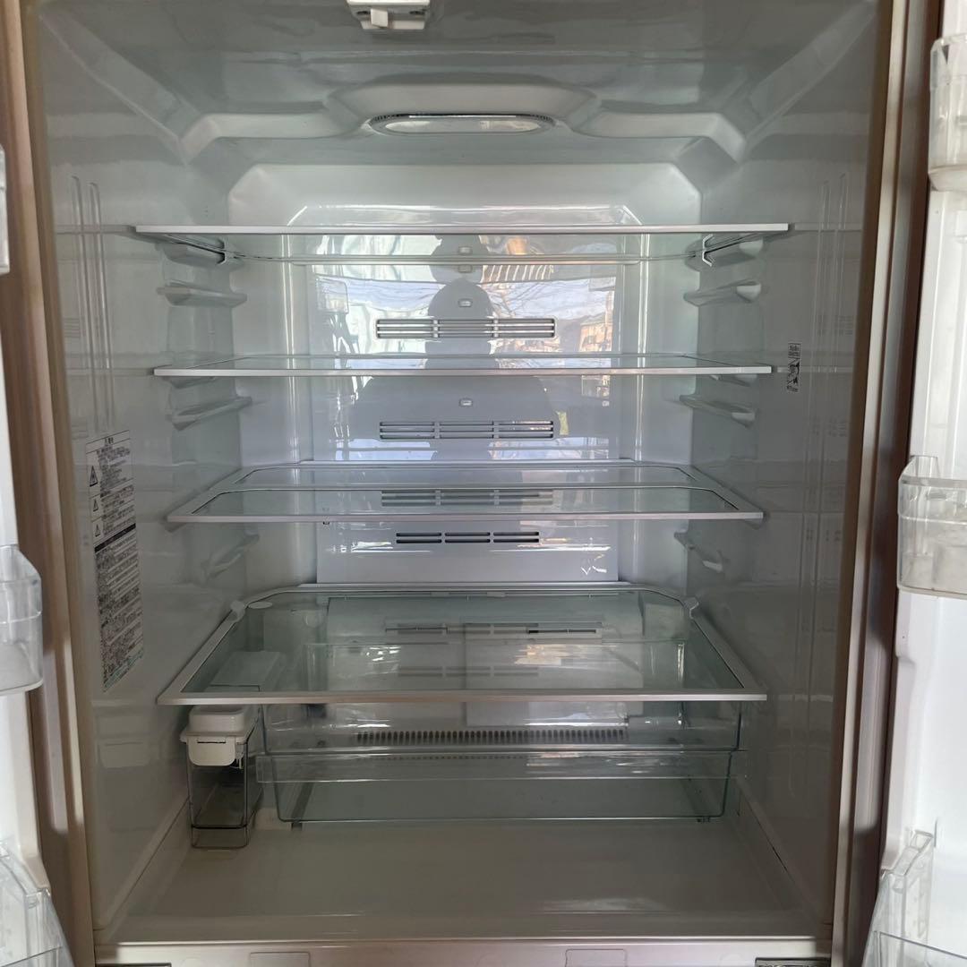 配送設置無料　大型冷蔵庫　大容量　TOSHIBA 555L 6ドア