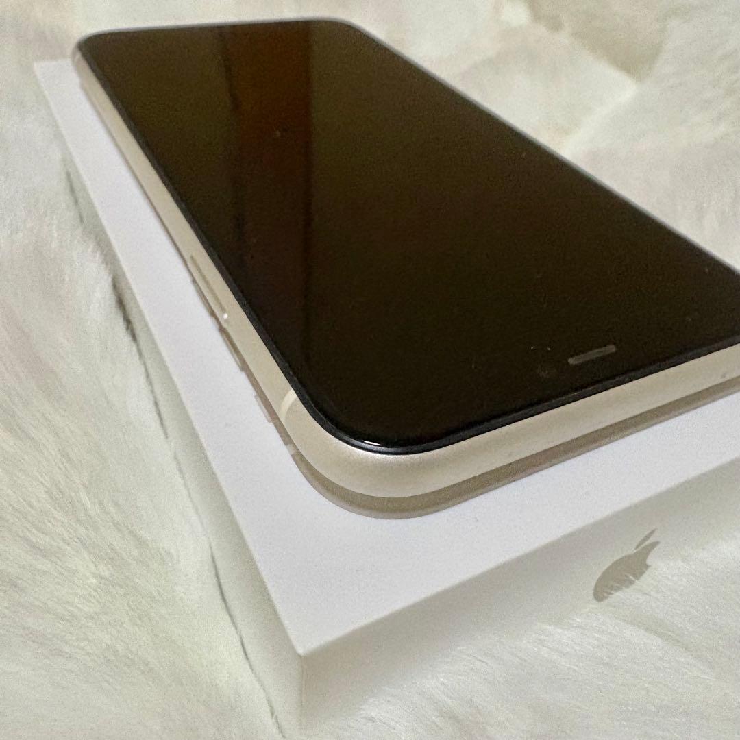 【美品】Apple iPhone11 64GB 外箱・新品未使用充電ケーブル付き