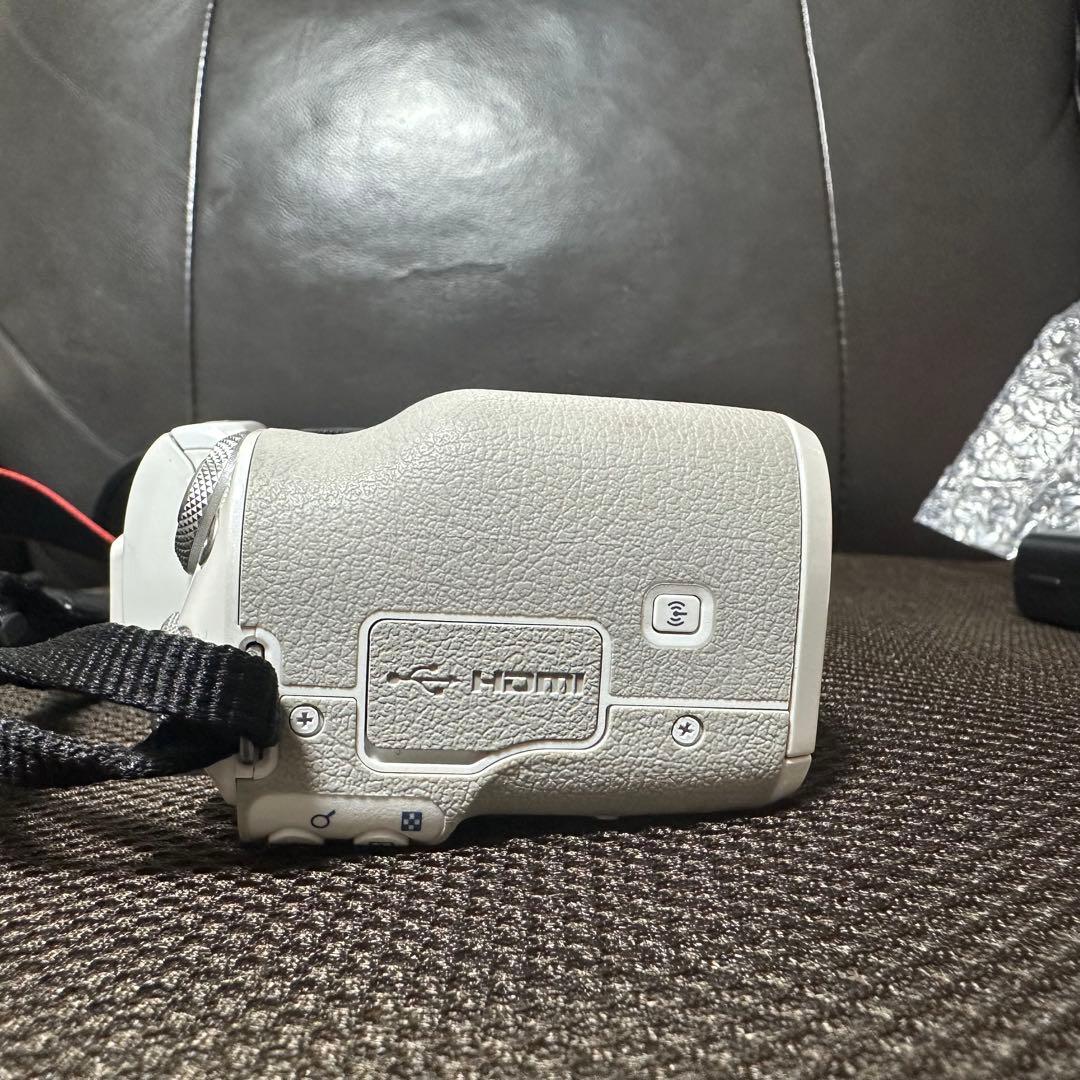 【匿名配送】Canon EOS Kiss M ホワイト 15-45mmレンズ