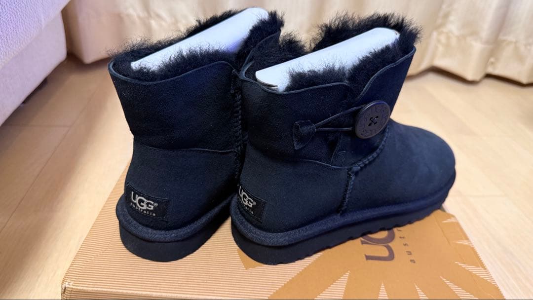 新品　UGG W MINI BAILEY BUTTON 3352 W / BLK
