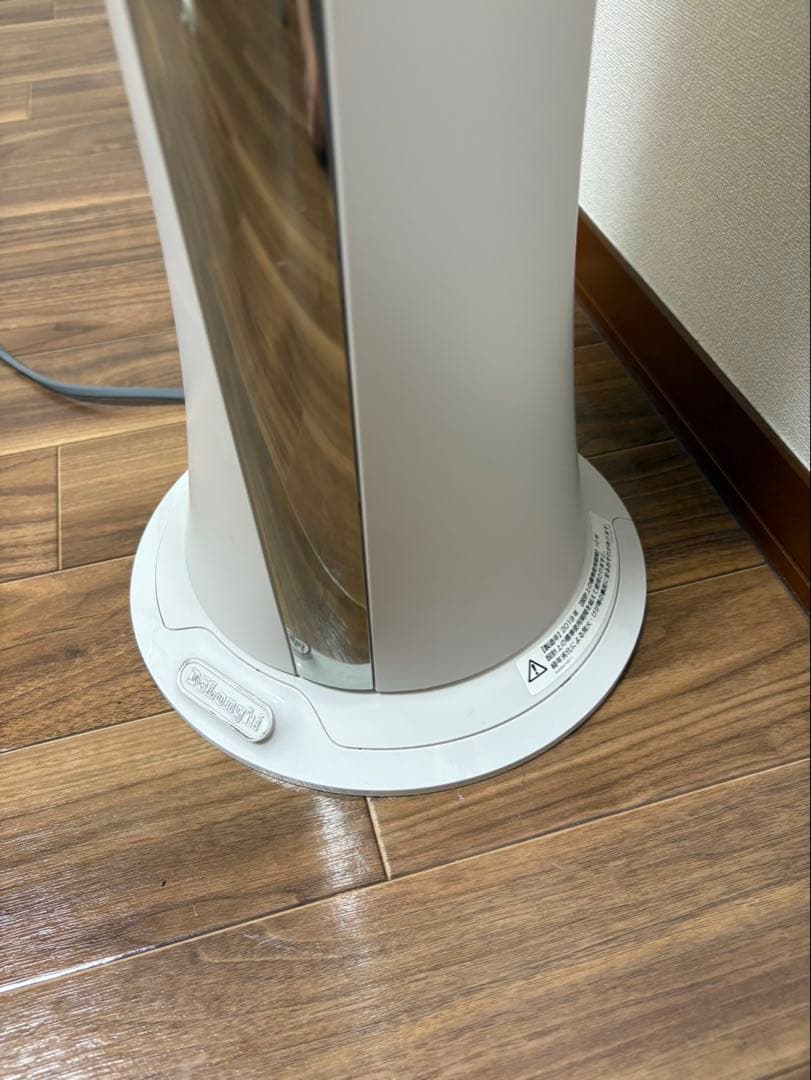 デロンギ　タワー型空気清浄機 ホワイト