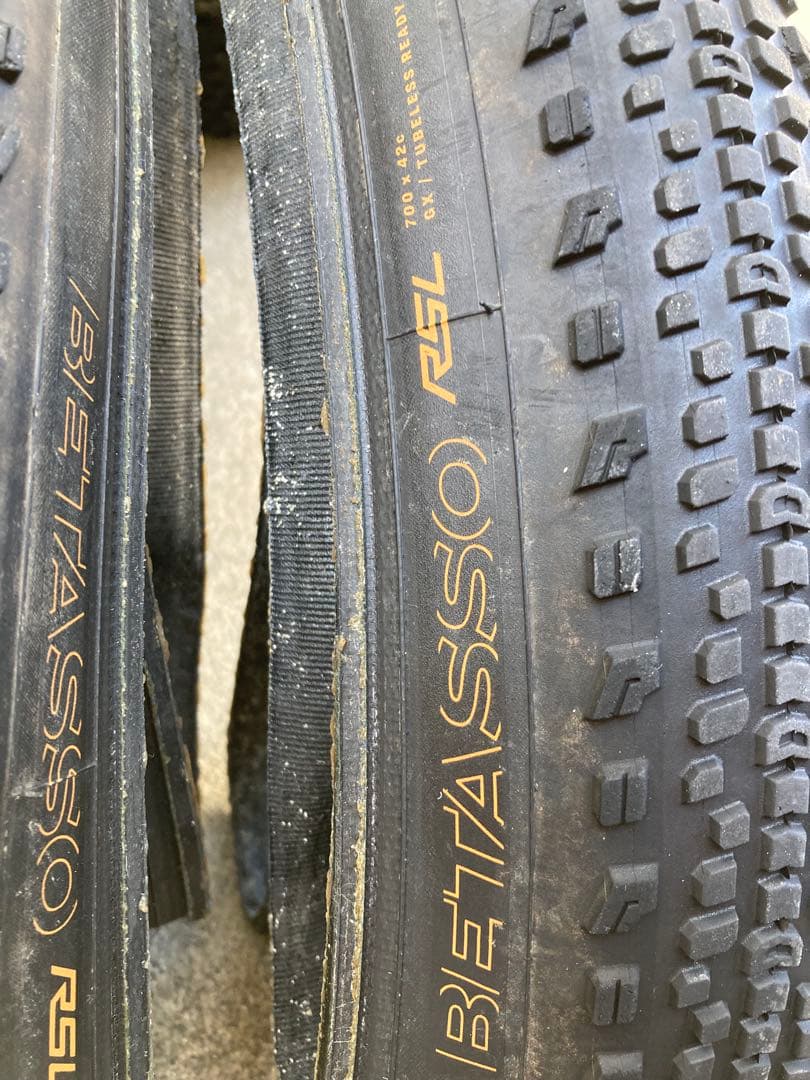 BETASSO RSL 700x42C チューブレスタイヤ　2本　ボントレガー