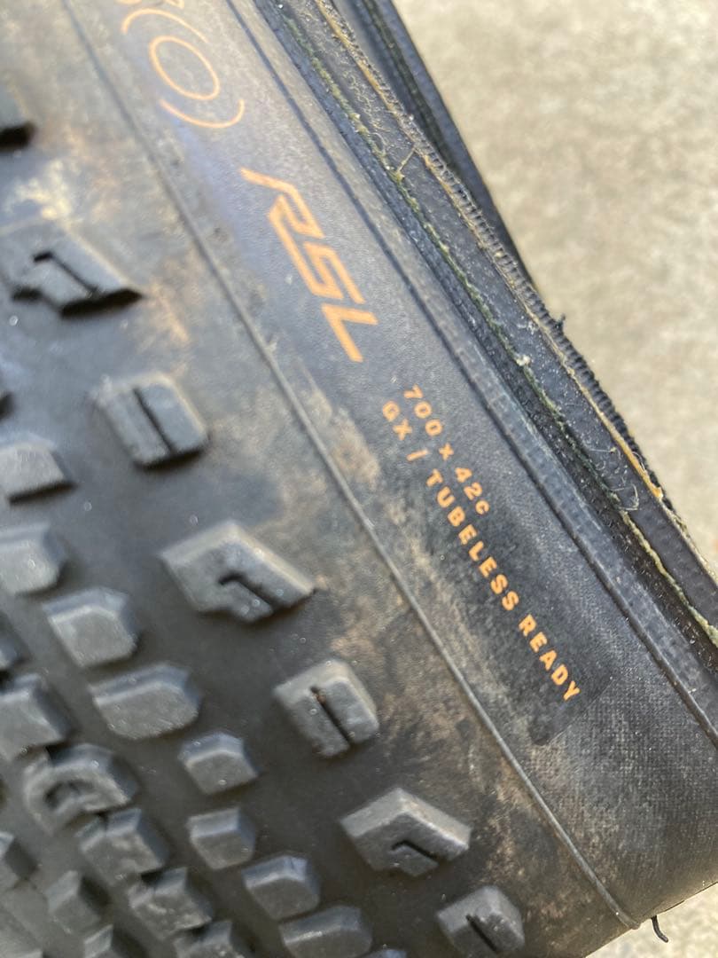 BETASSO RSL 700x42C チューブレスタイヤ　2本　ボントレガー