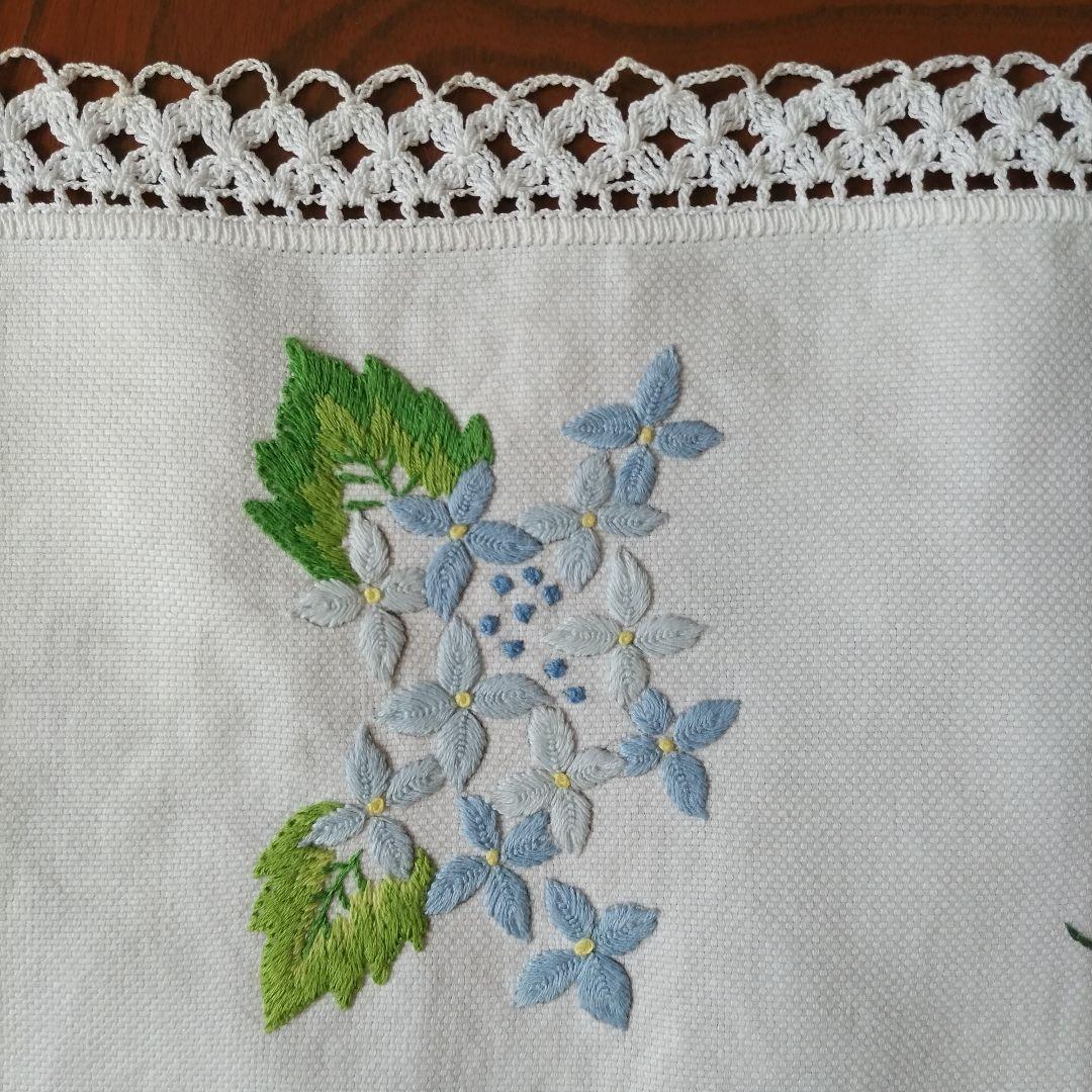 戸塚刺繍　テーブルセンター