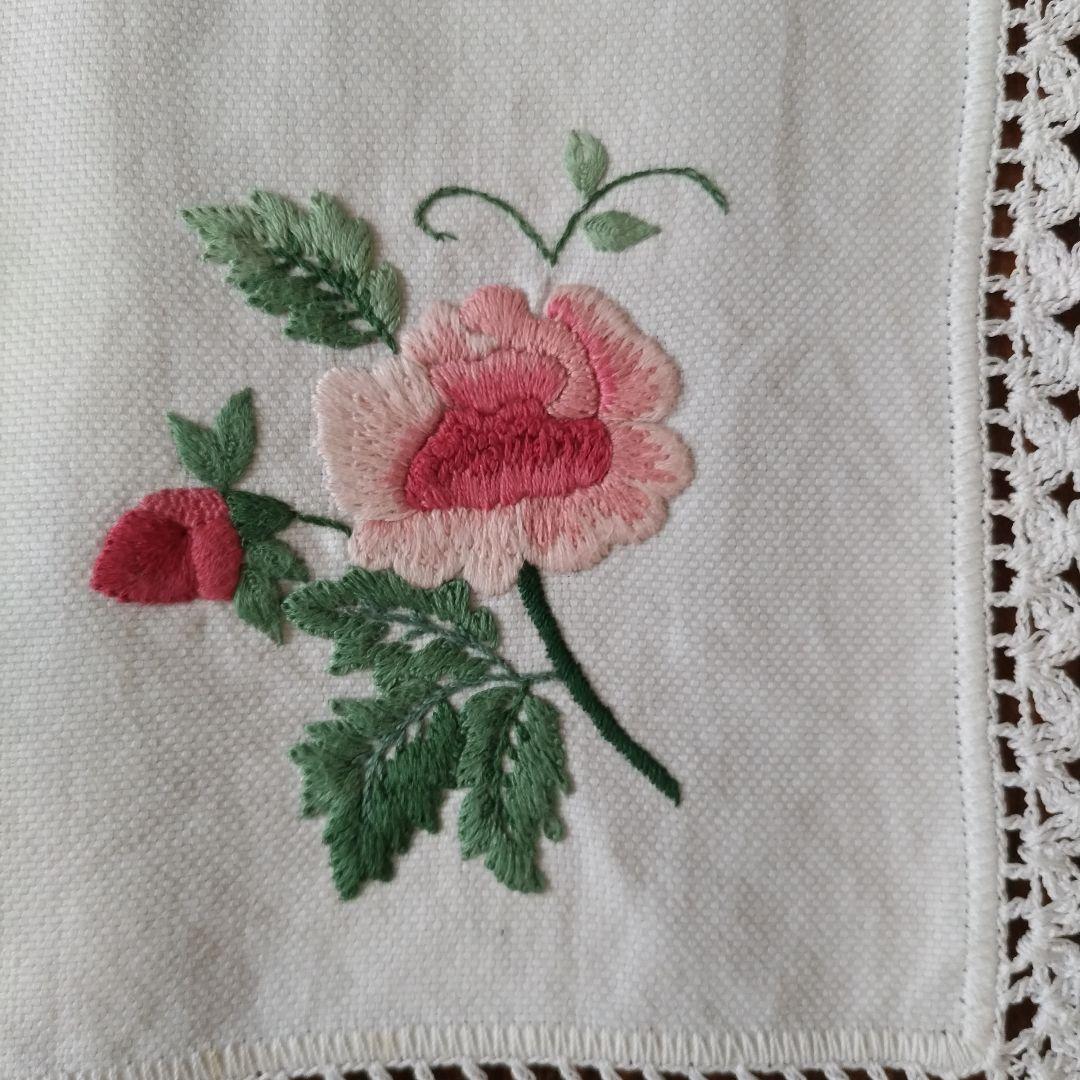 戸塚刺繍　テーブルセンター