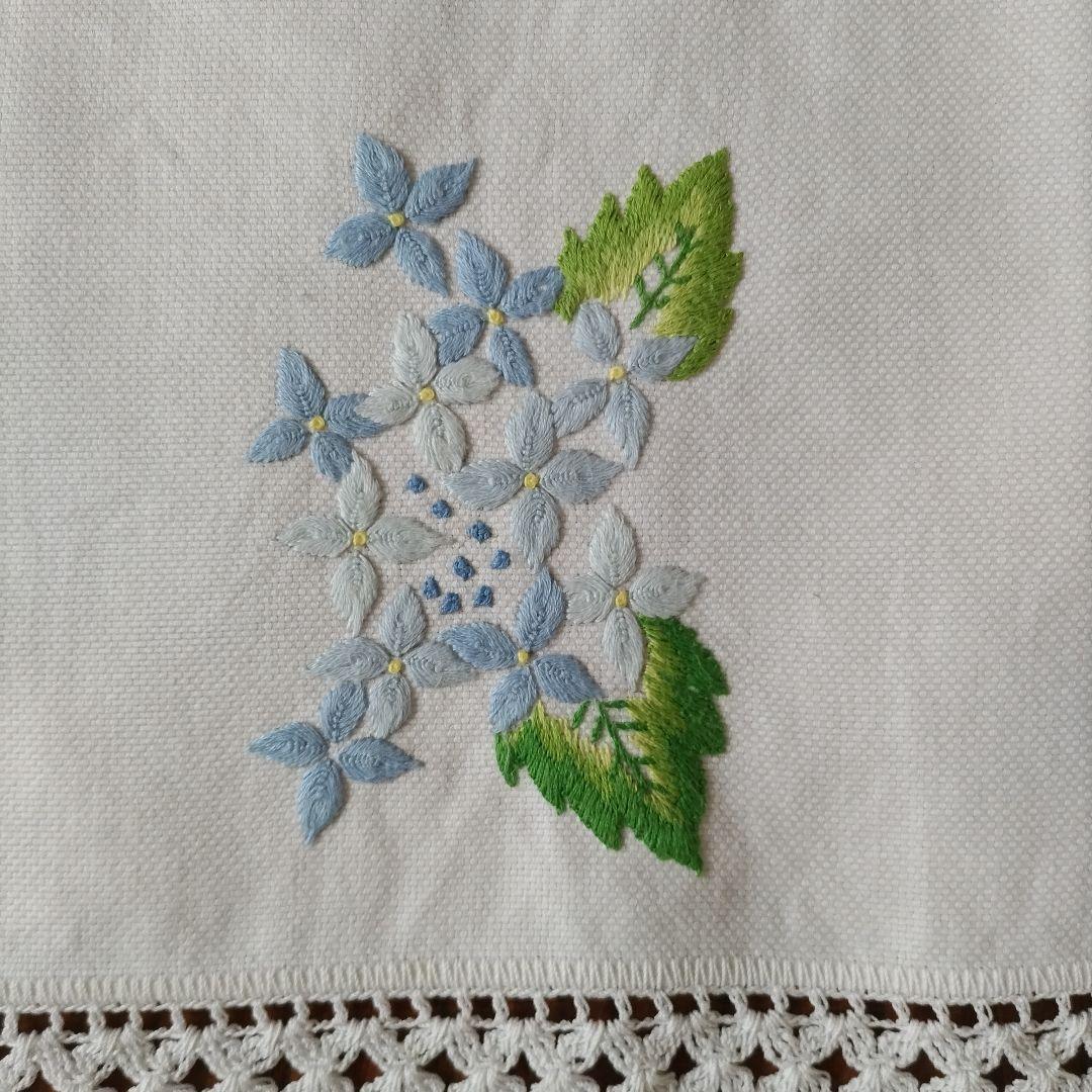 戸塚刺繍　テーブルセンター