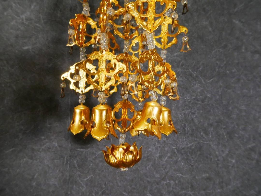 限定値下　展示未使用品　金色瓔珞　白玉付　高さ23㎝　4716