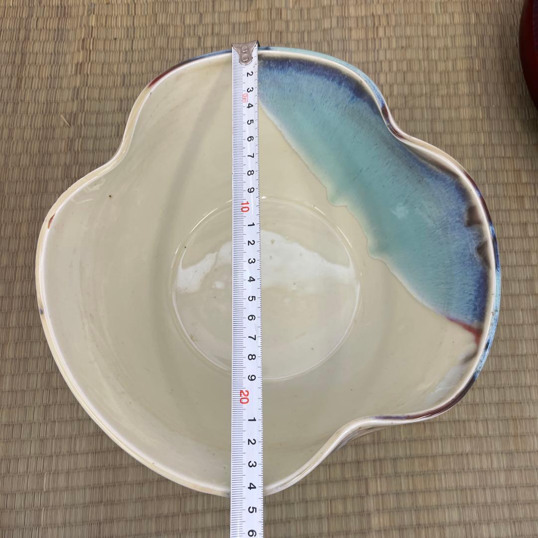 美濃焼琥山窯青白磁　模様　飾り壺　花瓶　花器　64