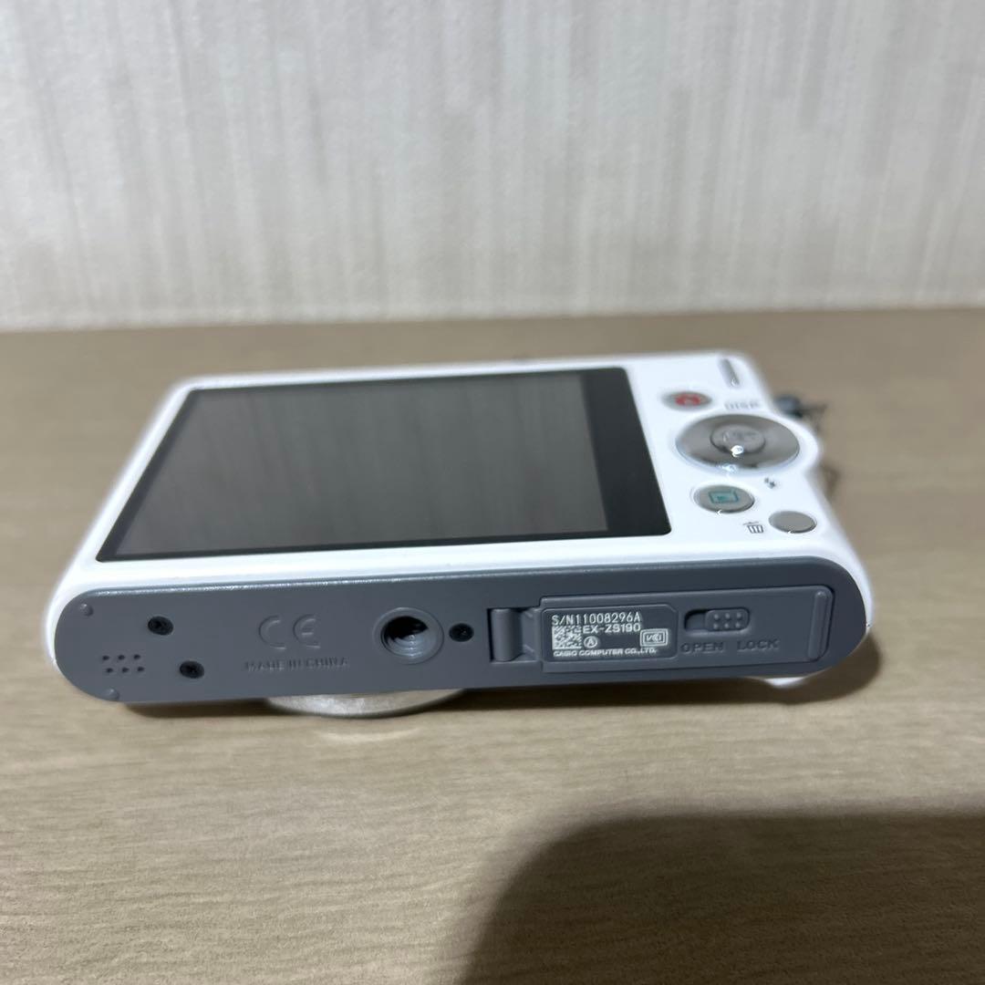 美品　CASIO EXILIM EX-ZS190 ホワイト