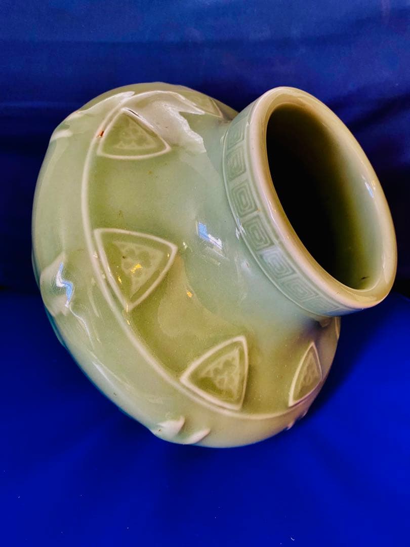 中国明時代龍泉窑刻花鼓腹尊サイズ約高さ19cm径23cm口12cm