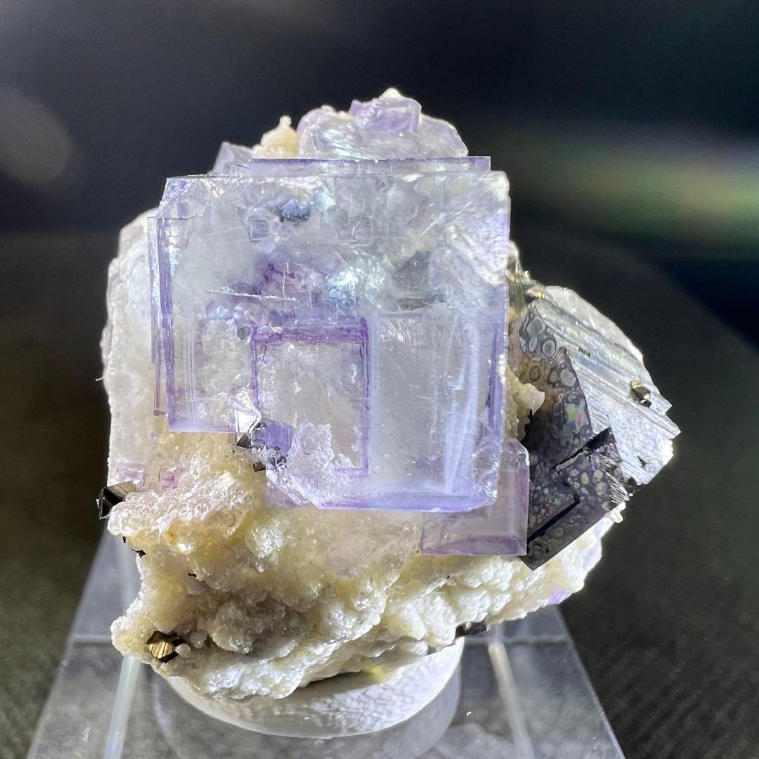 ヤオガンシャン産　パイライト共生　パープルゾーニングフローライト