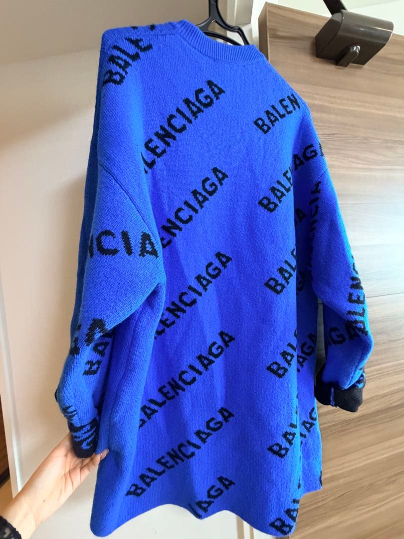 BALENCIAGA ロゴ入りオーバーサイズニット