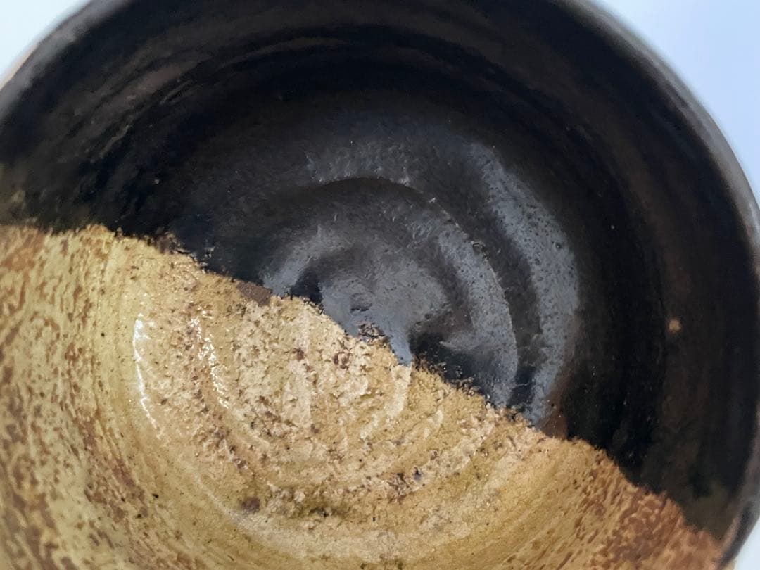 茶道具　陶芸家　九代　樂吉左衛門　樂了入　掛分黒楽茶碗　片身替　茶碗