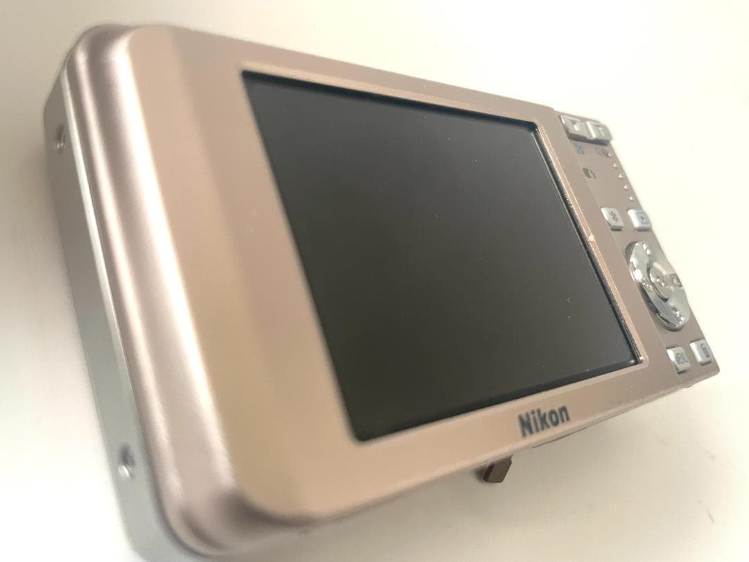 Nikon COOLPIX S520 デジカメ　シルバー　ニコン