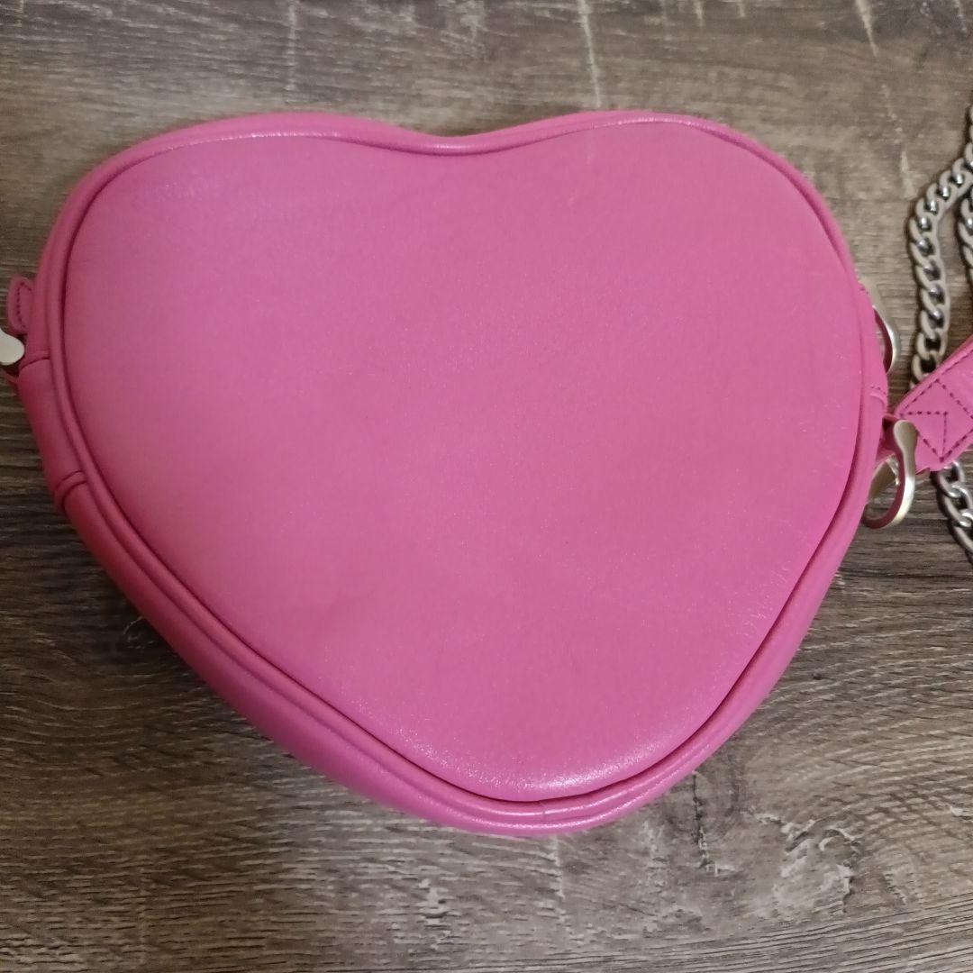 アヴィレックス　 ハート型　バーシティーハートチェーンバッグ