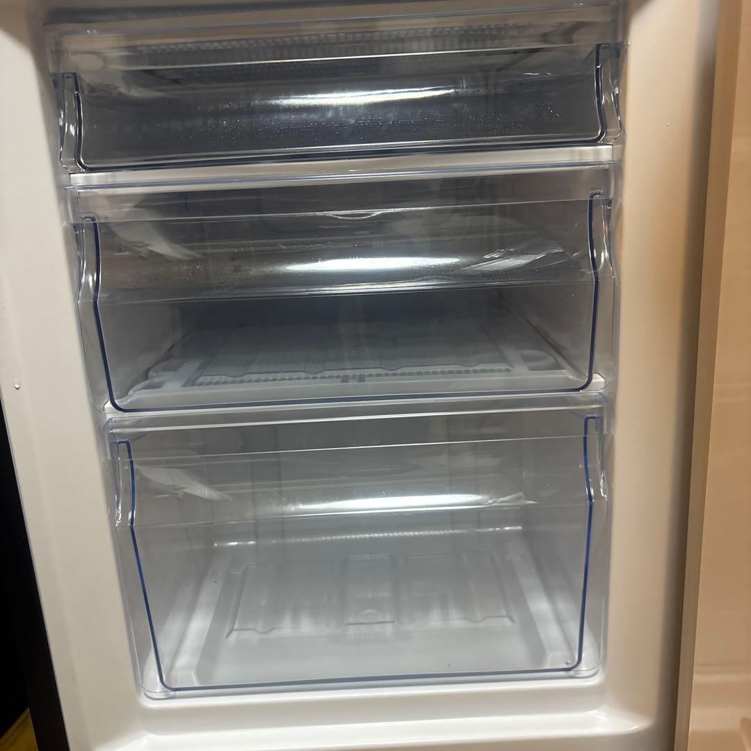 Hisense ブラック 2ドア冷蔵庫　175L