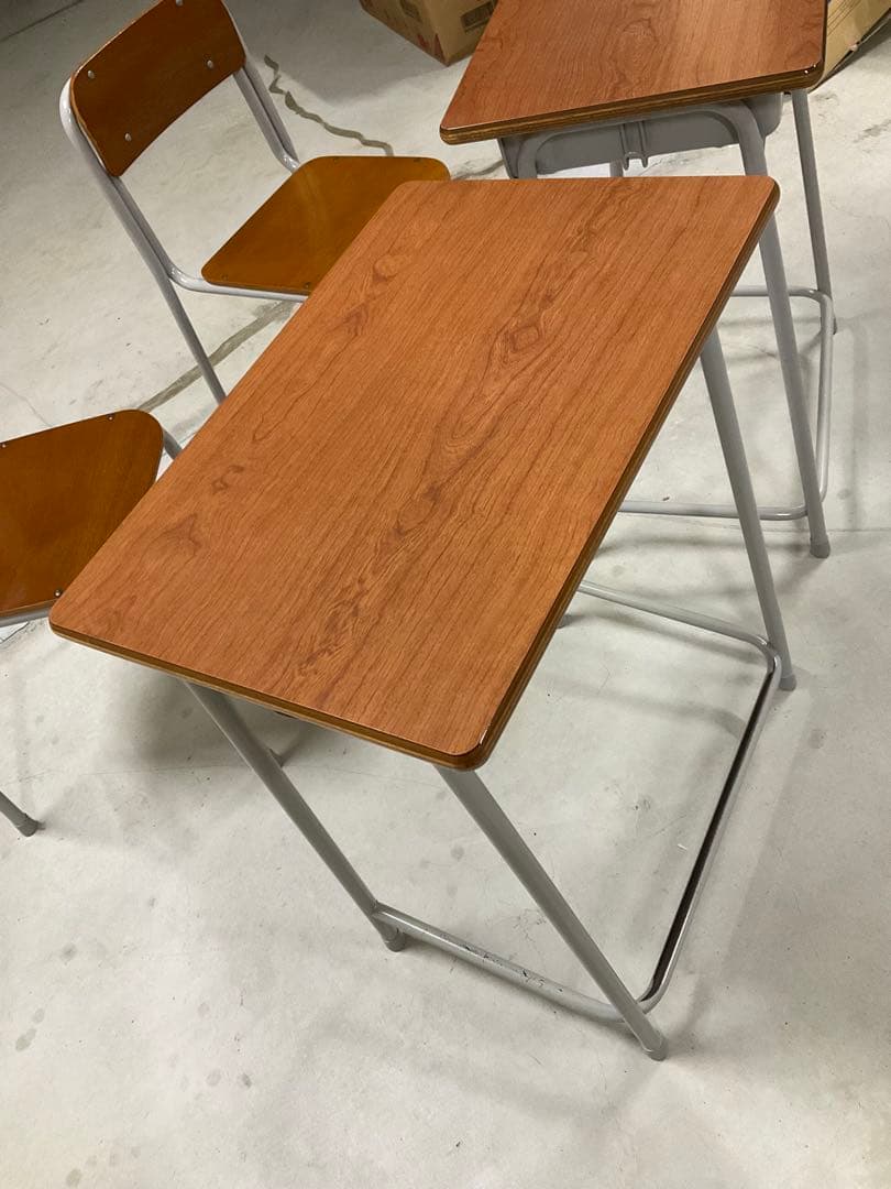 ⭐️美品⭐️ 学習机 学校の机と椅子　2セット