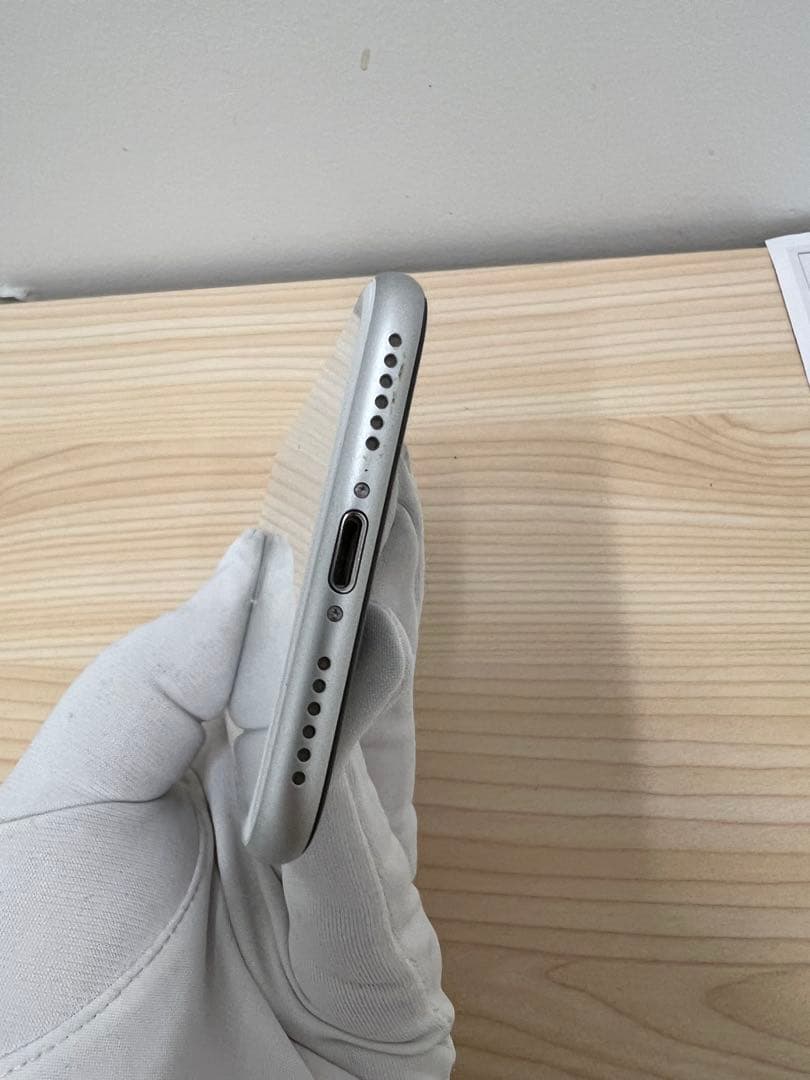 さ*ん様 超美品！完全動作品iPhone SE 2 64GB ホワイト　SIMフ