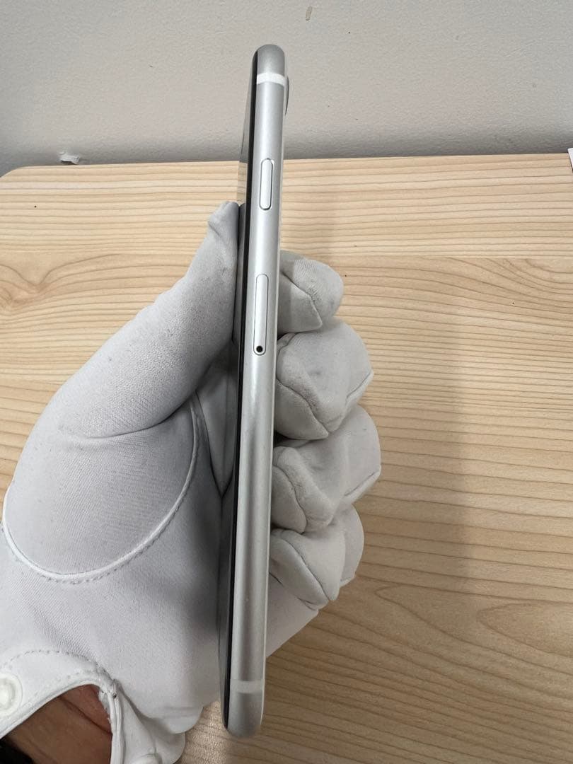 さ*ん様 超美品！完全動作品iPhone SE 2 64GB ホワイト　SIMフ