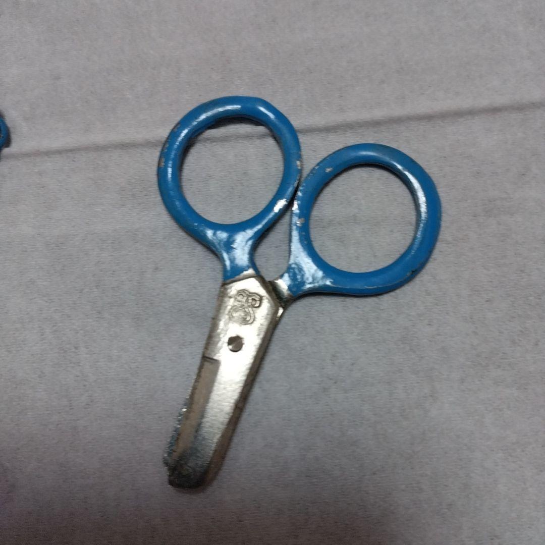 ハローキティ　 はさみ ケース付き