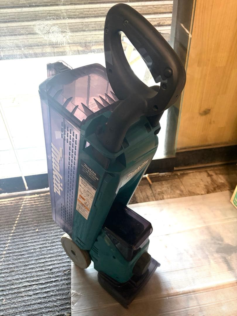 Makita 18V 芝刈り機 コンパクト　電池1個付