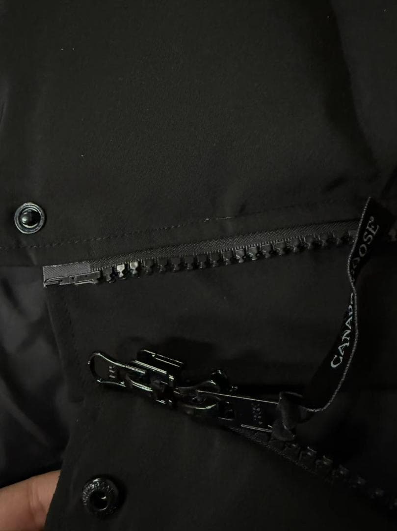   黒 ダウンジャケット