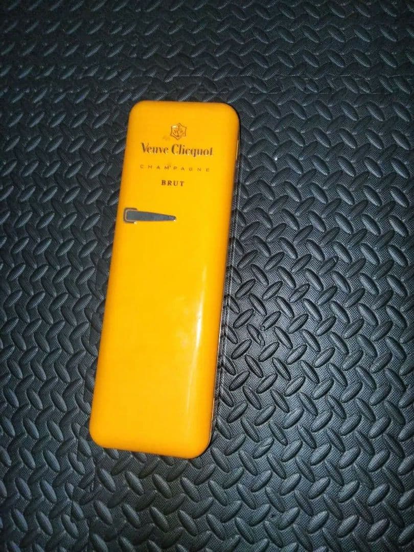 ヴーヴ・クリコイエローダミーボトル、クーラーボックスセット